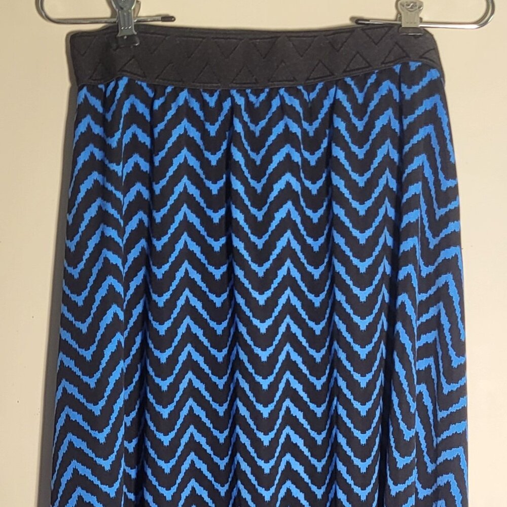 LuLaRoe women's large blue and black Chevron print skirt